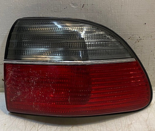 GM RH Tail Light Brake Stop Lamp for 97-99 Cadillac Catera 393.610 R
