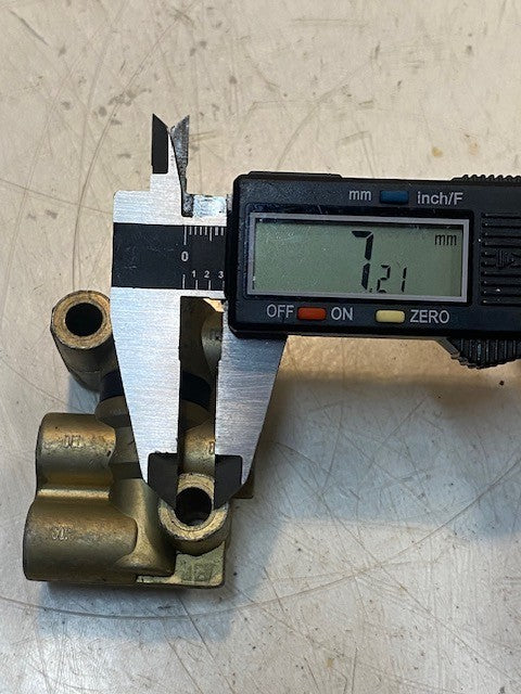 CT 4111 Rapid Dump Air Suspension Valve 4111-4 | 9mm Thread 7mm Hole