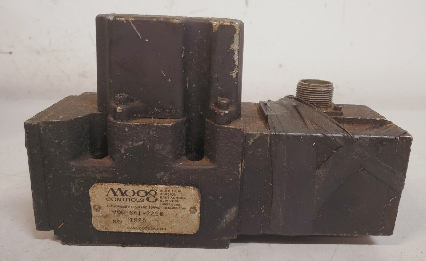 Moog Controls Hydraulic Valve 641-229B | 1920 | AP8 | CAGE CODE 0CHW0