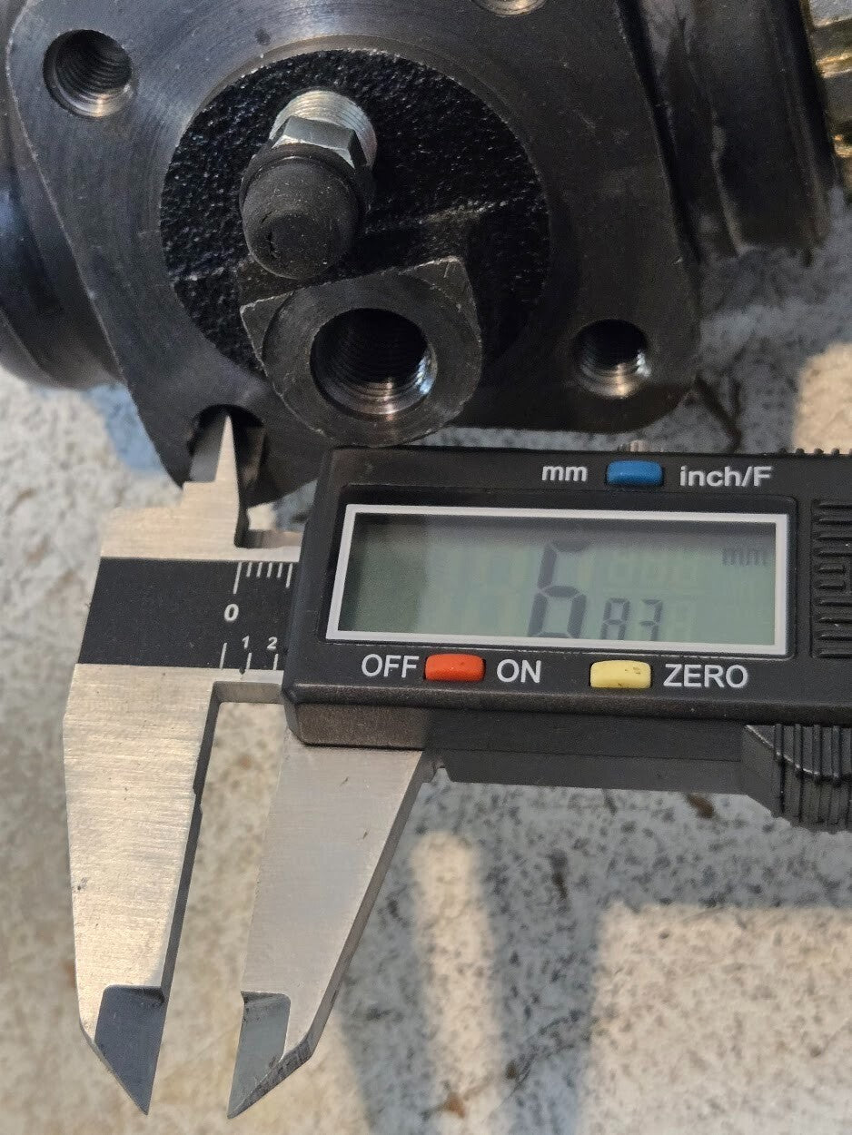 2 Quantity of Rear Right Brake Cylinders for Toyota FJ (2 Quantity)