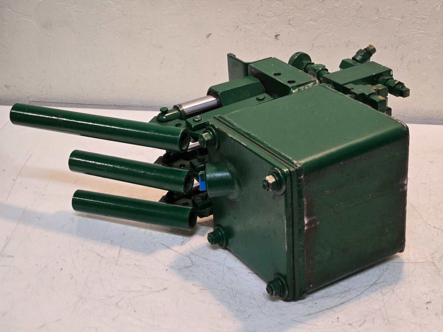 Hydraulic Valve Control Box | 3 Valve | 3/4" Reservoir Inlet 1/4" Valve Outlets