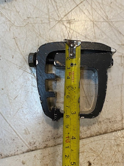 11 Quantity of Heavy Duty Truck Cap Mounting Clamps 307A Camper Shells (11 Qty)