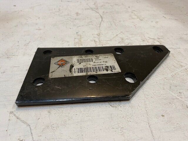 International Reinforcement Bumper Bracket 1661004C1