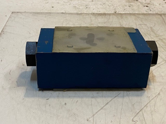 Hydraulic Check Valve 164942 | 40/98 | 6-1/4" L 2-3/4" W 1-7/8" H