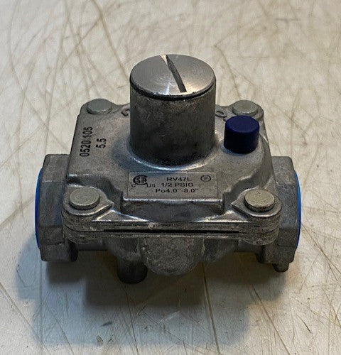 Maxitrol RV47L Natural Gas Pressure Regulator 1/2" FPT Thread 13/16" In and Out