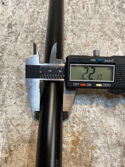 Gas Shock Strut Support Cylinder 90450-7S40A *Damaged*