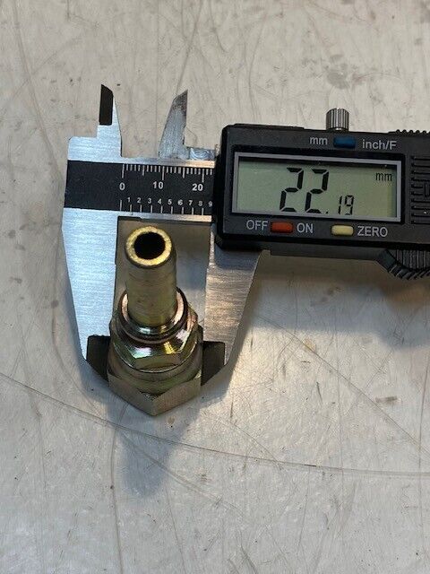 20 Quantity of Gates OE 8 Flare Male Barbed Hose Fittings (20 Quantity)