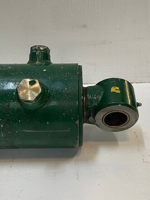 Hydraulic Cylinder 29-1/2" Length 6" OD 38 mm Bore