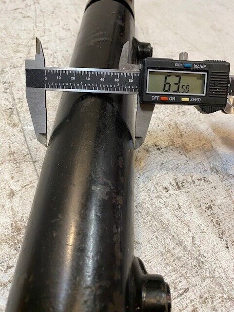 Hydraulic Cylinder A0DD 18" Long 64mm OD 25mm Bore