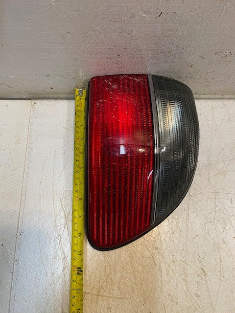 GM RH Tail Light Brake Stop Lamp for 97-99 Cadillac Catera 393.610 R
