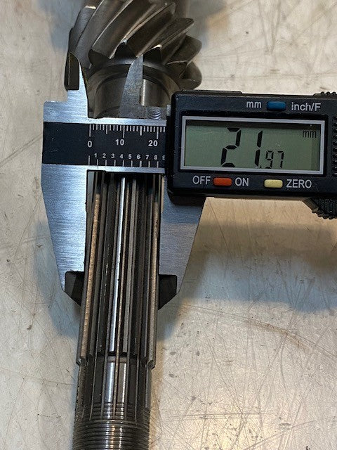 Transmission Input Shaft 12-1/2" Long 28-Teeth 19-Teeth 13-Teeth 20mm End