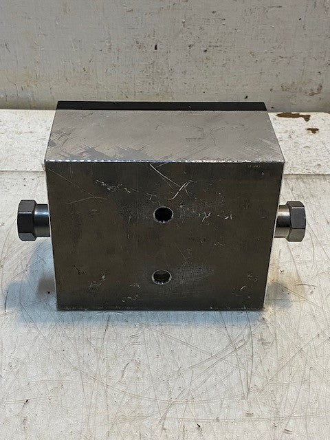 Staubli SPH 08 Hydraulic Manifold Block 5-1/4" Long 4-1/4" Wide 3" Tall