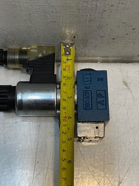 Rexroth M-3SEW6U35/420MW110 RN9Z55L S24 Solenoid Valve