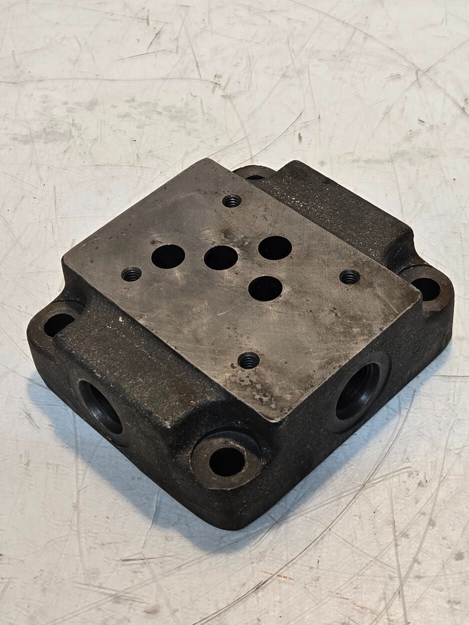 F91 Hydraulic Manifold Subplate 1/2 in FNPT Ports for Bailey Chief D05