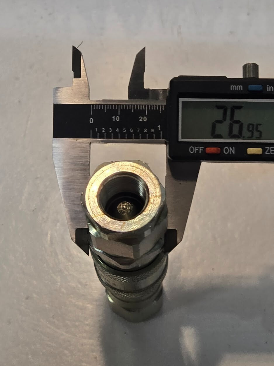 Aeroquip FD49 Series 2929 3/8" Quick Disconnect Hydraulic Valve 1/2" FNPT Ends