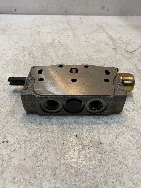 Hydraulic Direct Control Valve 052029 | 250610 5-1/2" x 3-1/4"