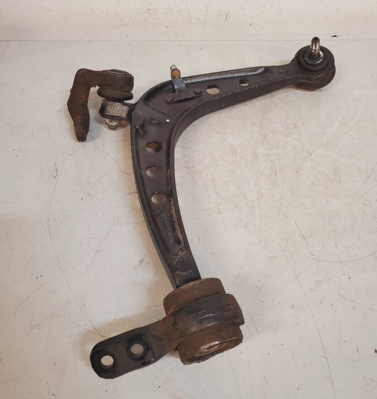 BMW Right Front Lower Suspension Arm R028 | 6751188 | 027066102012 | 03012250815