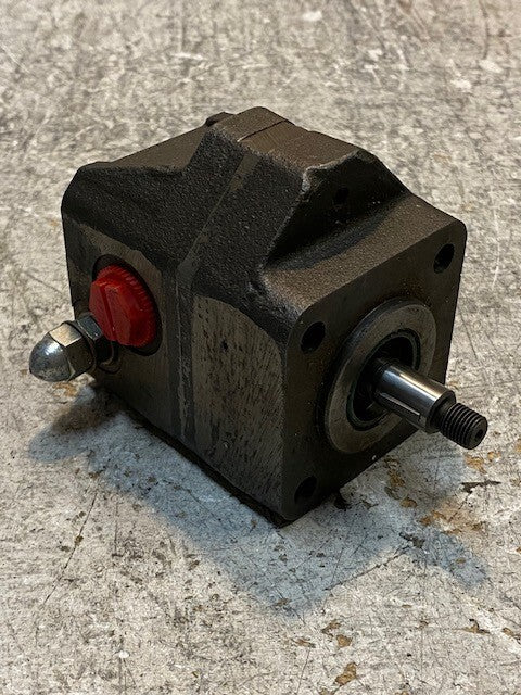 Hydraulic Rotary Gear Pump 9mm Thread 2-3/4" W 4-5/8" L 3-3/4" H