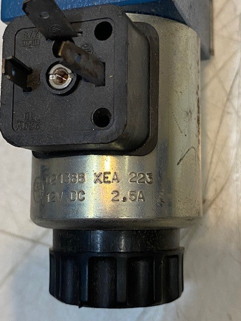 Rexroth R900567497 Hydraulic Double Solenoid Directional Valve 808825