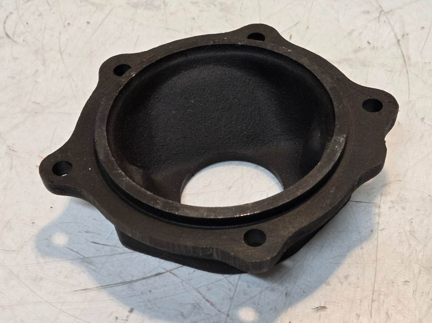 Power Steering Pump Cover / Mounting Bracket 10935246-1 | 124/1 for M35 5 Ton
