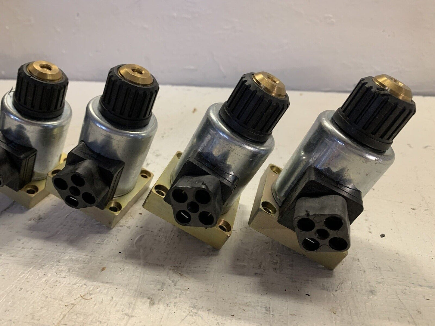 7 Hydraulic Valve Assemblies 12VDC 100% ED (Pack Of 7) FREE SHIPPING