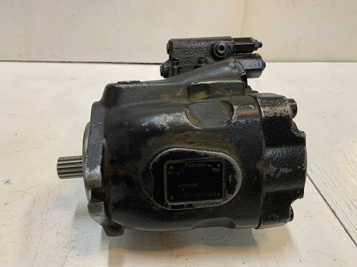 Rexroth 42035388 Hydraulic Pump with 79866493 Relief Valve | 736208272427031