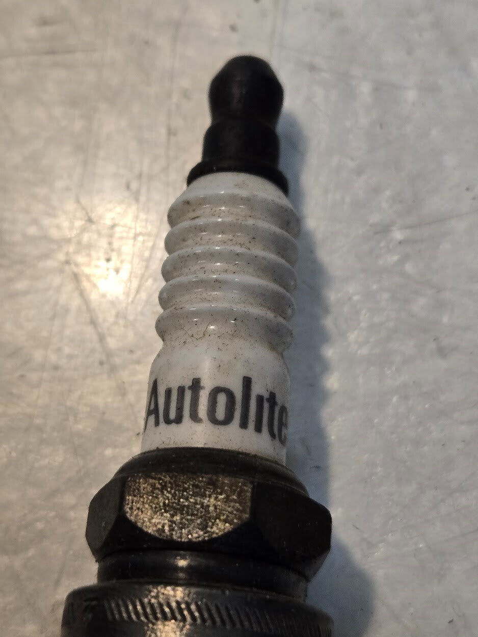 21 Quantity of Autolite Resistor 985 Spark Plugs | 14mm Thread 16mm Hex (21 Qty)