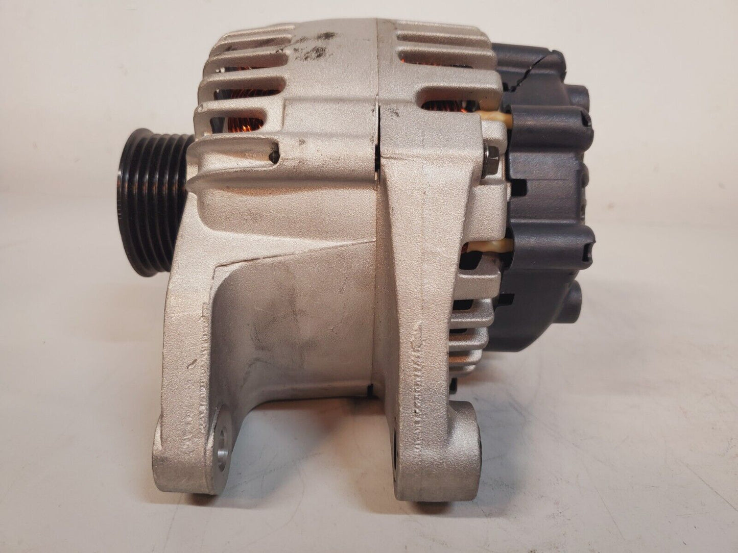 Valeo Remanufactured Alternator 37300 39435RU | 0504022130 | GQ0043