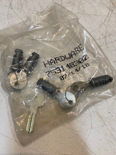 4 Pack Thule 753148302 Barrel Lock Cylinders and Keys with Change Key