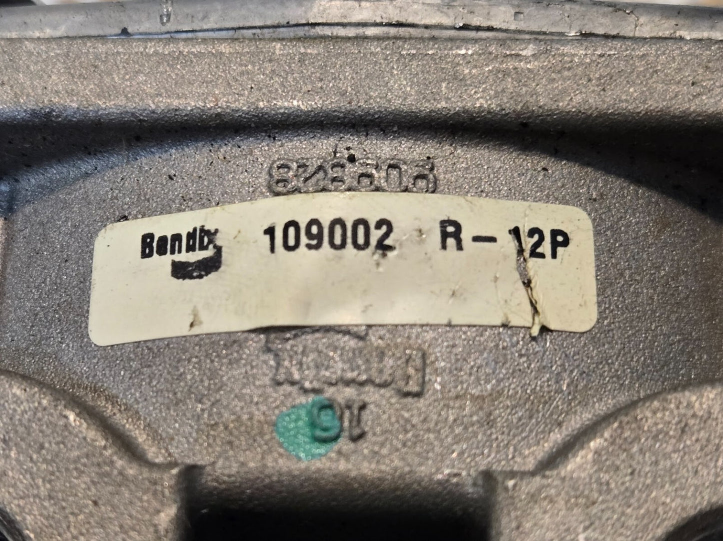 Bendix 109002 R-12P Pilot Relay Valve with 296010 Bracket | 909828