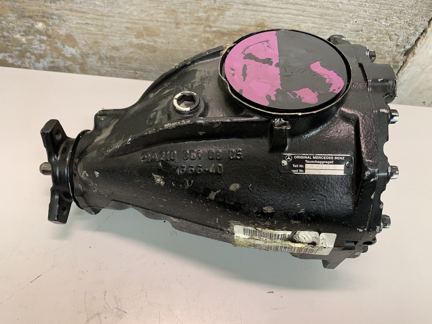 Mercedes Benz Differential A210-351-08-05 Genuine OEM 209-350-06-14