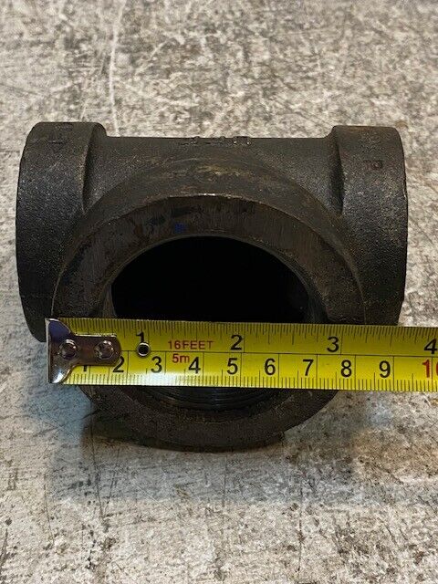 UFF Black Pipe Fitting Reducing Tee Cast Iron 2" x 1-1/2" 300Psi