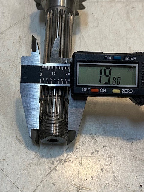 Transmission Input Shaft 12-1/2" Long 28-Teeth 19-Teeth 13-Teeth 20mm End