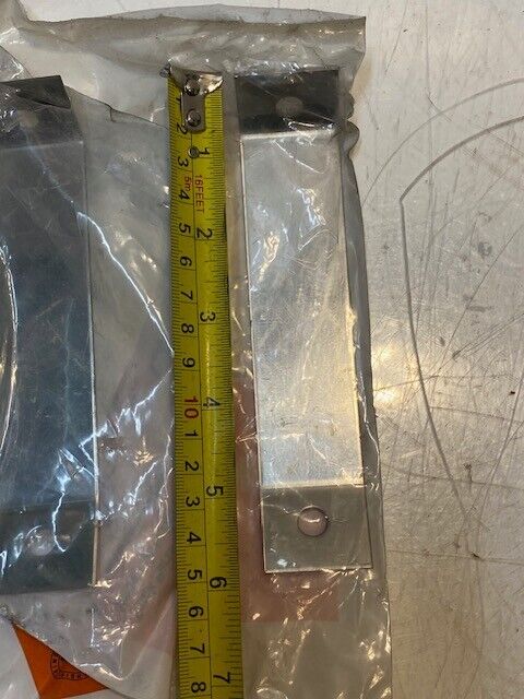 2 Quantity of Navistar International Truck 2010089C1 Brackets (2 Quantity)