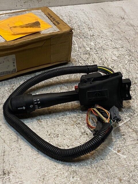 International Navistar N2042616C91 Truck Lite Oem Switch