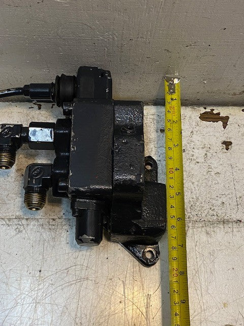 Hydraulic Pressure Valve 9-3/4" L 7-3/4" W 4-1/2" H 10mm Bore