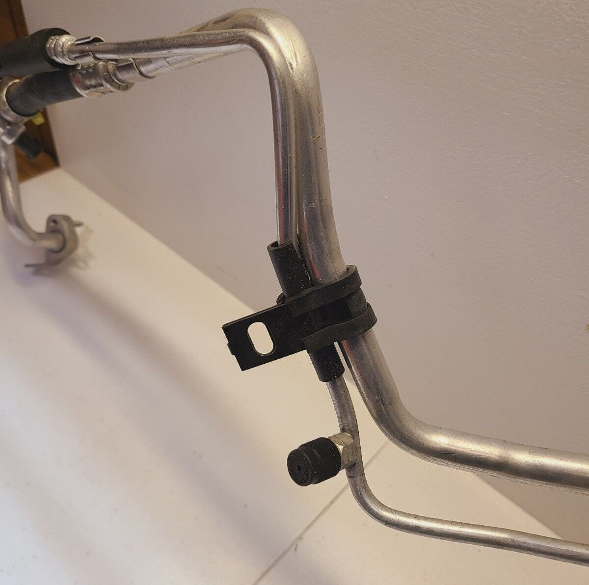 Air Conditioning Cooler Line Suction Hose Pipe 6804025AA | 42351D 352 12 1