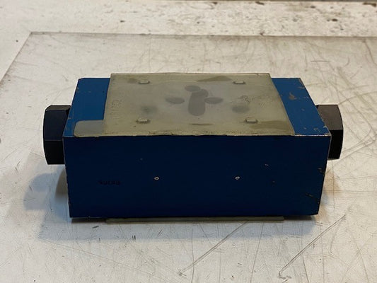 Hydraulic Check Valve 164942 | 40/98 | 6-1/4" L 2-3/4" W 1-7/8" H