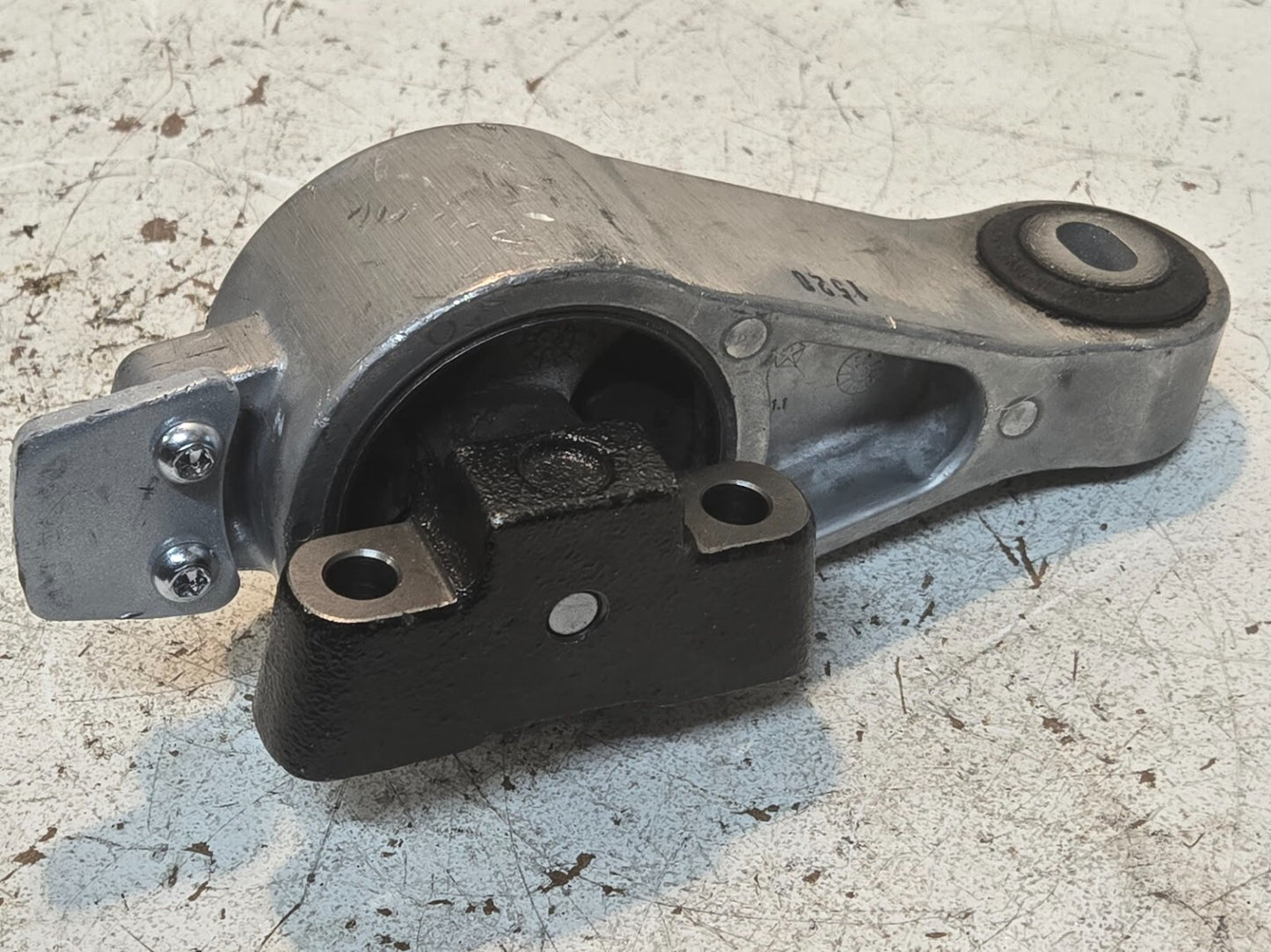 Engine Mount Isolator 1520 | 121AC for Mopar 5085121AC