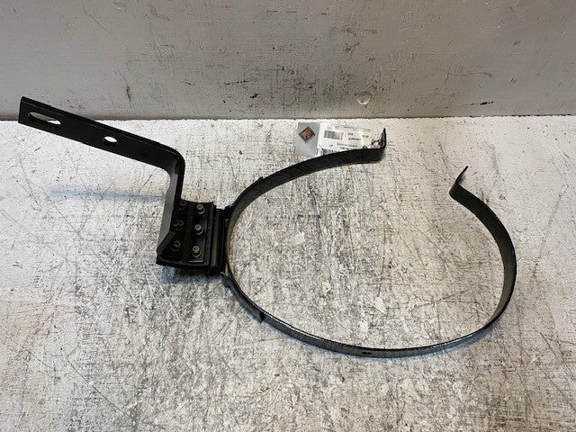 International 1661881C96 SUPPORT, MUFFLER