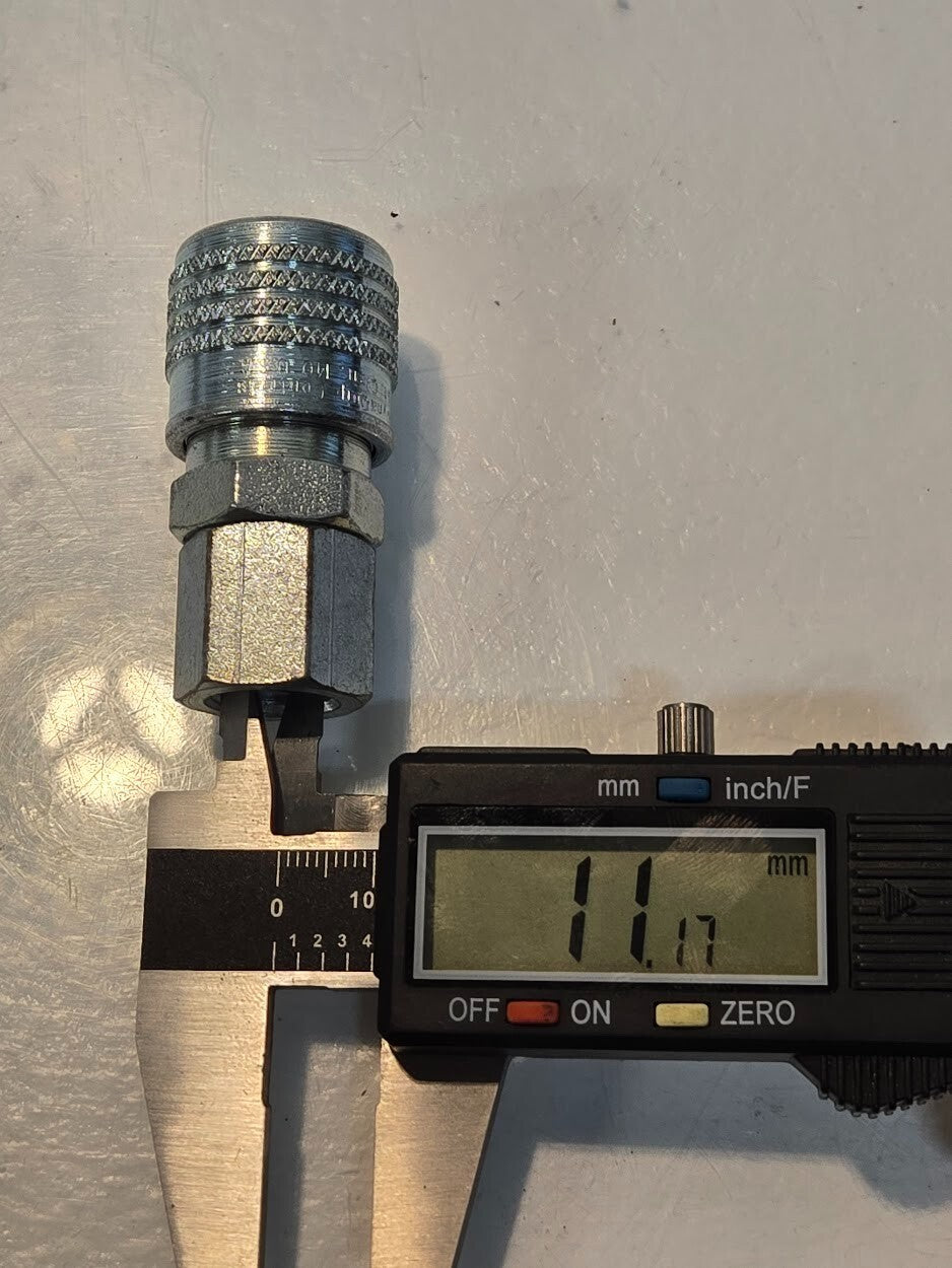 10 Quantity of Dynaquip D3 1/4" Pnuematic Quick Connect Couplings (10 Quantity)