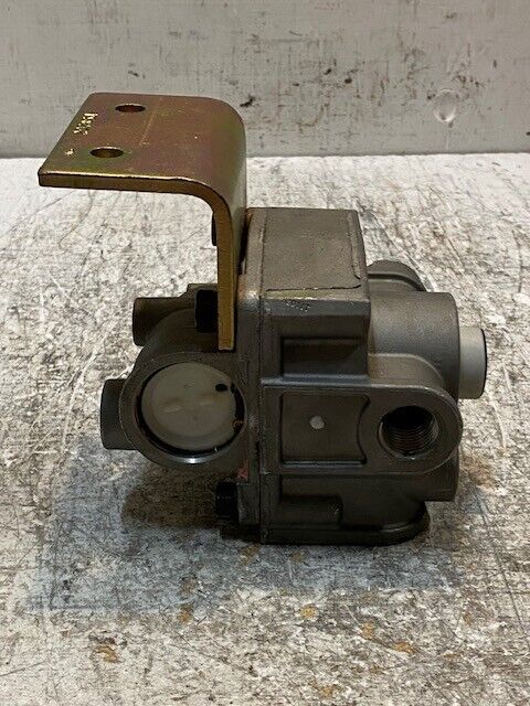 BENDIX Brake Proportioning Relay Valve 106929 BP-R1 | 297854