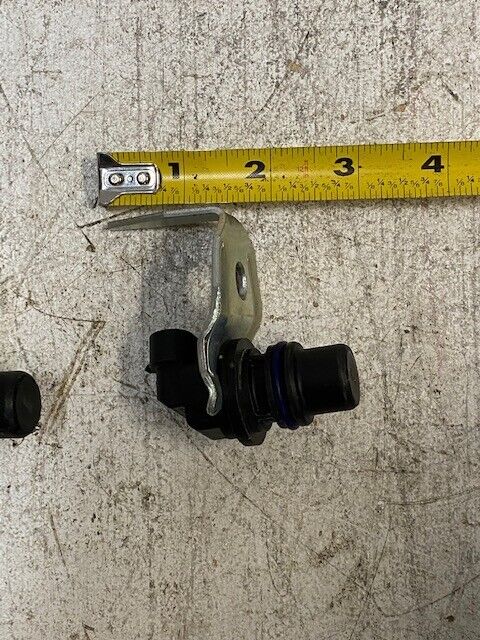 2 Qty of Camshaft Position Sensors 1807339C94 (2 Quantity)