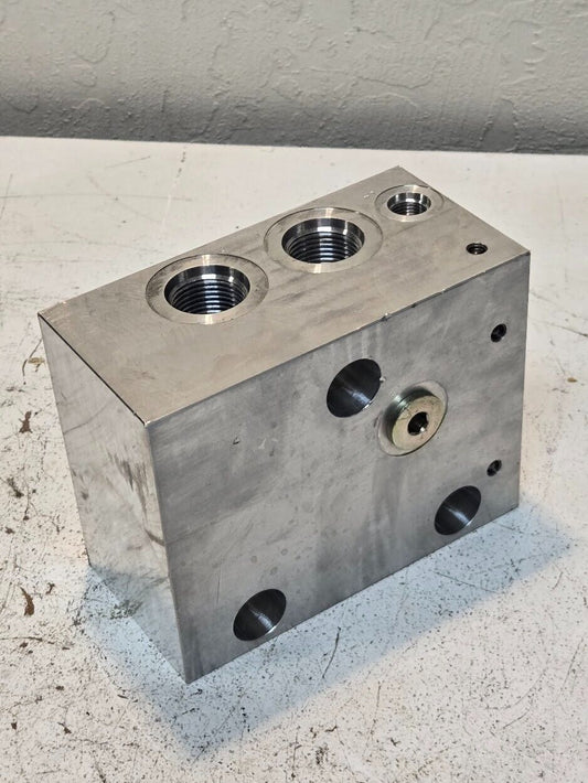 Hydraulic Manifold 6"x4 5/8"x3" Block | 3 Inlets | 2 Plugs | 3 Mounting Holes