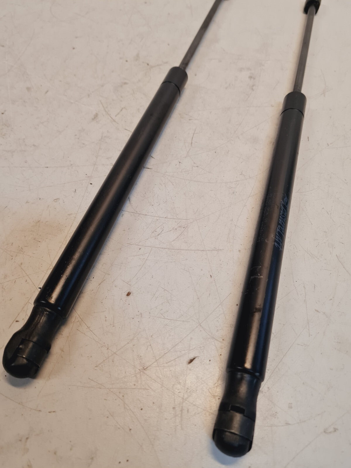 LeisureLift High Pressure Gas Spring 439773 | 197/13