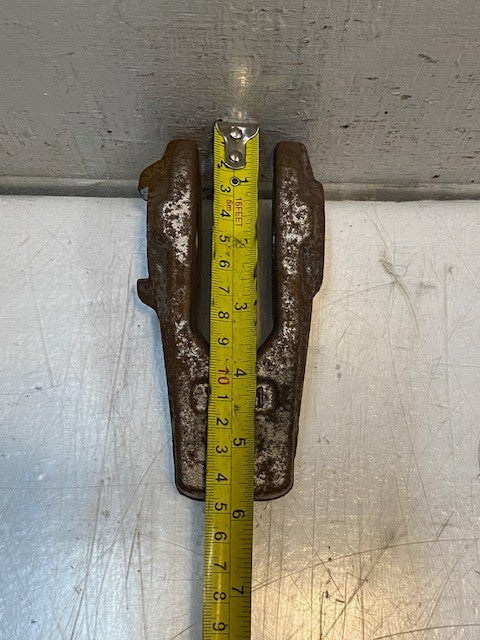 Auger Tooth 10C1 | BP-2 | 5-3/4" Long 3" Wide 25mm Pin Bore