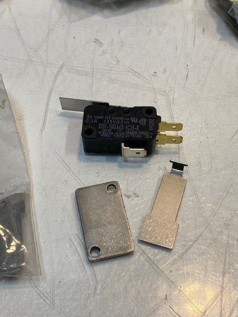 12 Quantity of NGO Switch Paddle Microswitches D3V-16G443-1C25-K (12 Quantity)