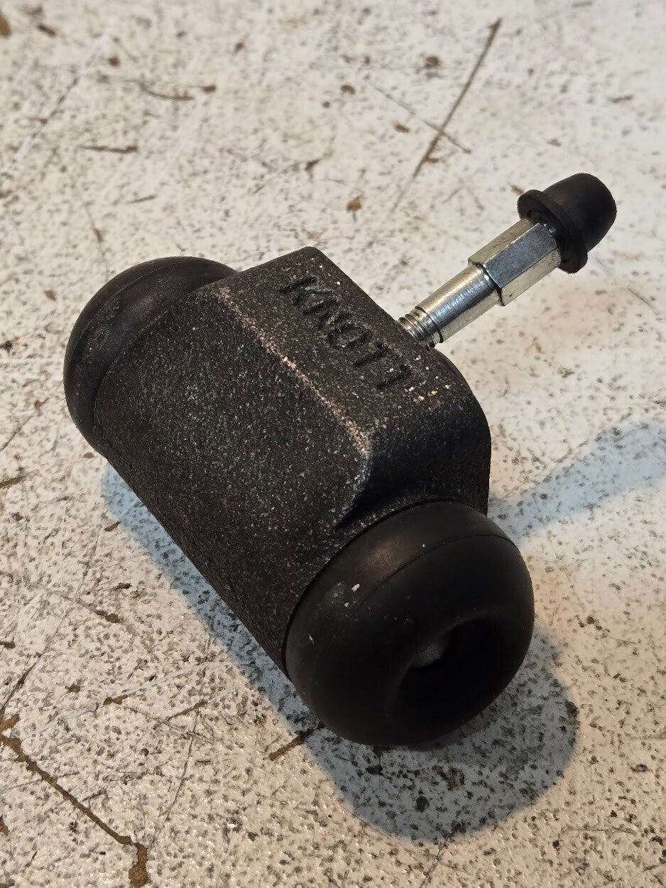 2 Quantity of Knott Brake Cylinders 27 1KN | 12 1KN (2 Quantity)