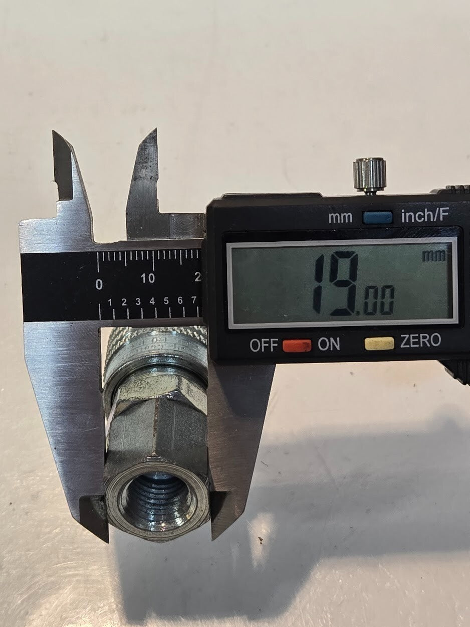 10 Quantity of Dynaquip D3 1/4" Pnuematic Quick Connect Couplings (10 Quantity)