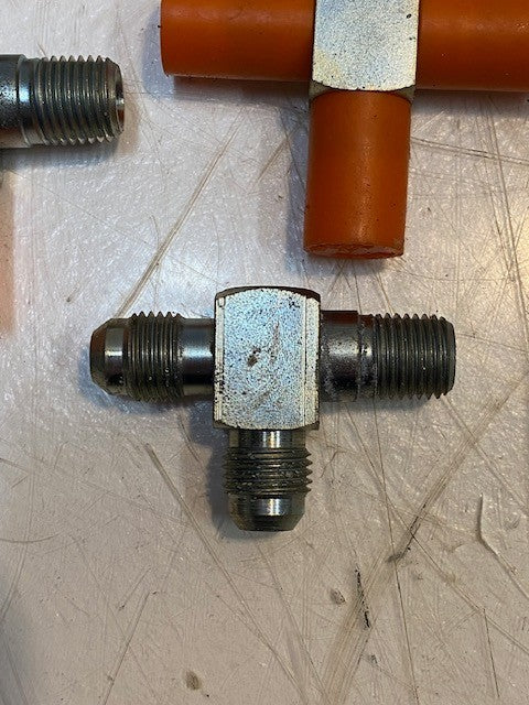 12 Quantity of M-114 Tees Hydraulic Tee Fittings 2 Male 1 Female Ends (12 Qty)